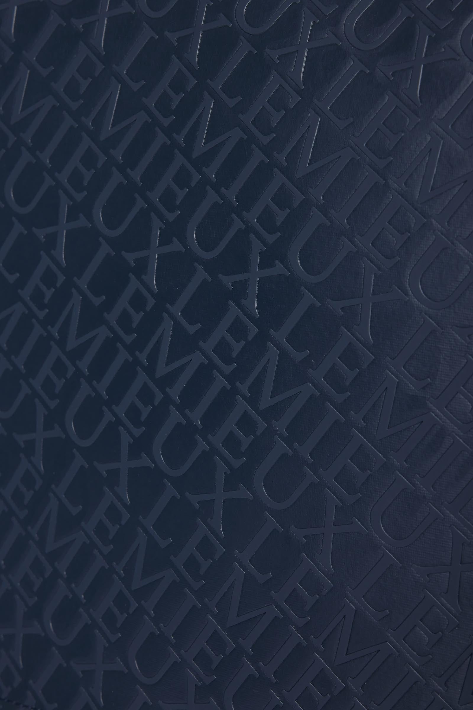 Pack shot 4