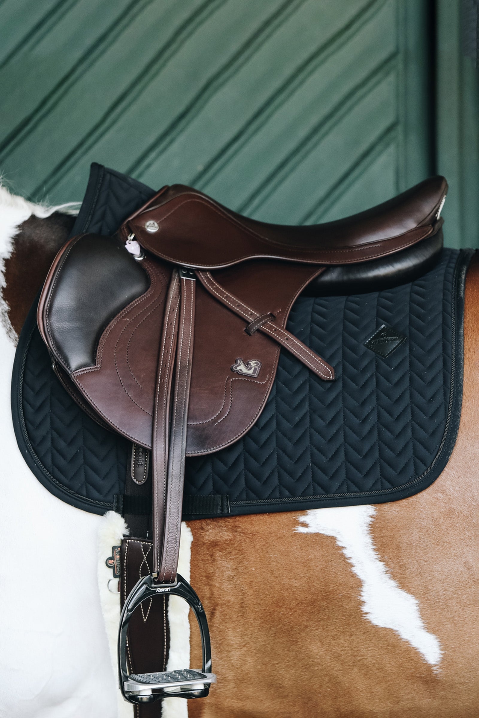 Kentucky Horsewear Saddle Pad espina de pescado espectáculo de salto Mantillas