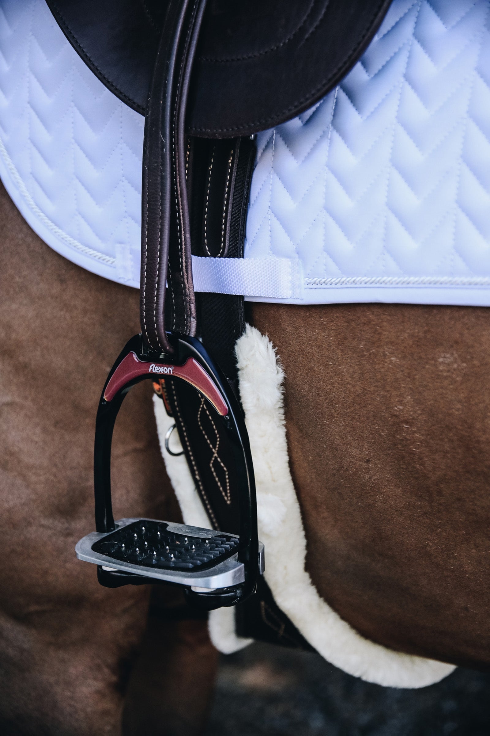 Kentucky Horsewear Saddle Pad espina de pescado espectáculo de salto Mantillas