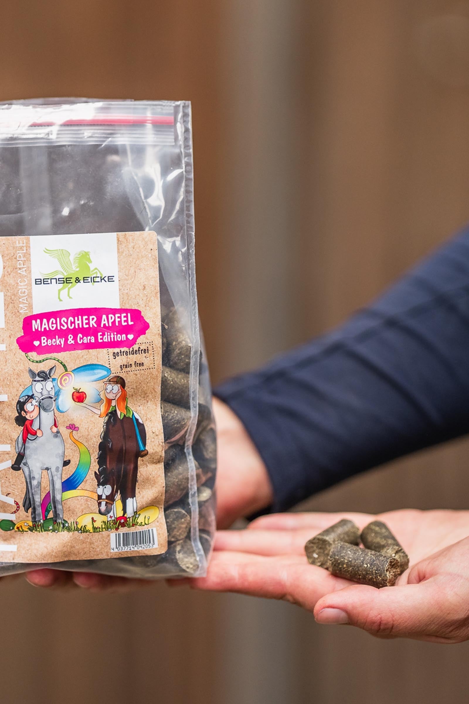 Bense & Eicke Happies "Becky & Cara Edition", Magic Apple, 1 kg Horse Feed & Nutrition