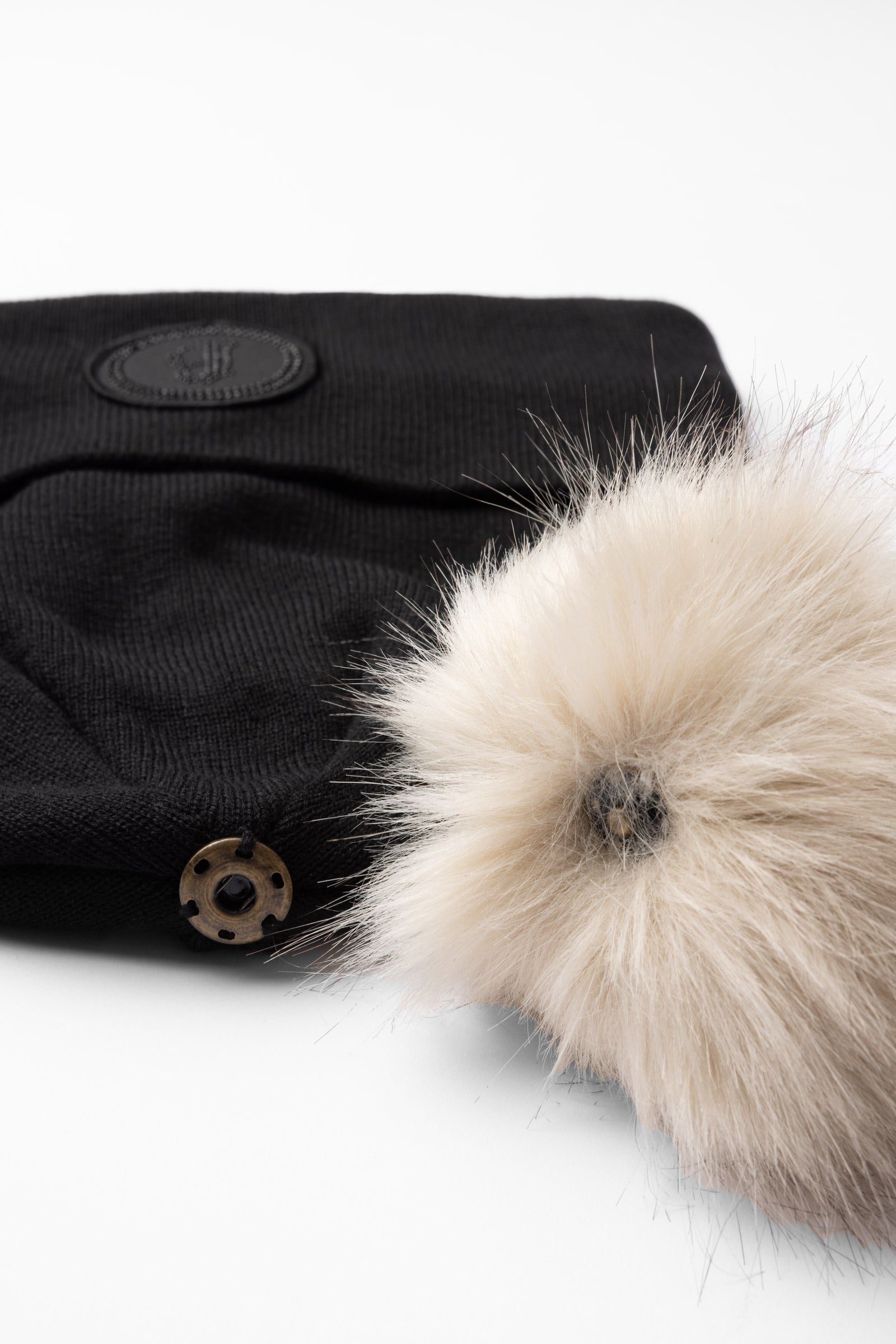 B Vertigo Sydney Knitted Hat Accessories