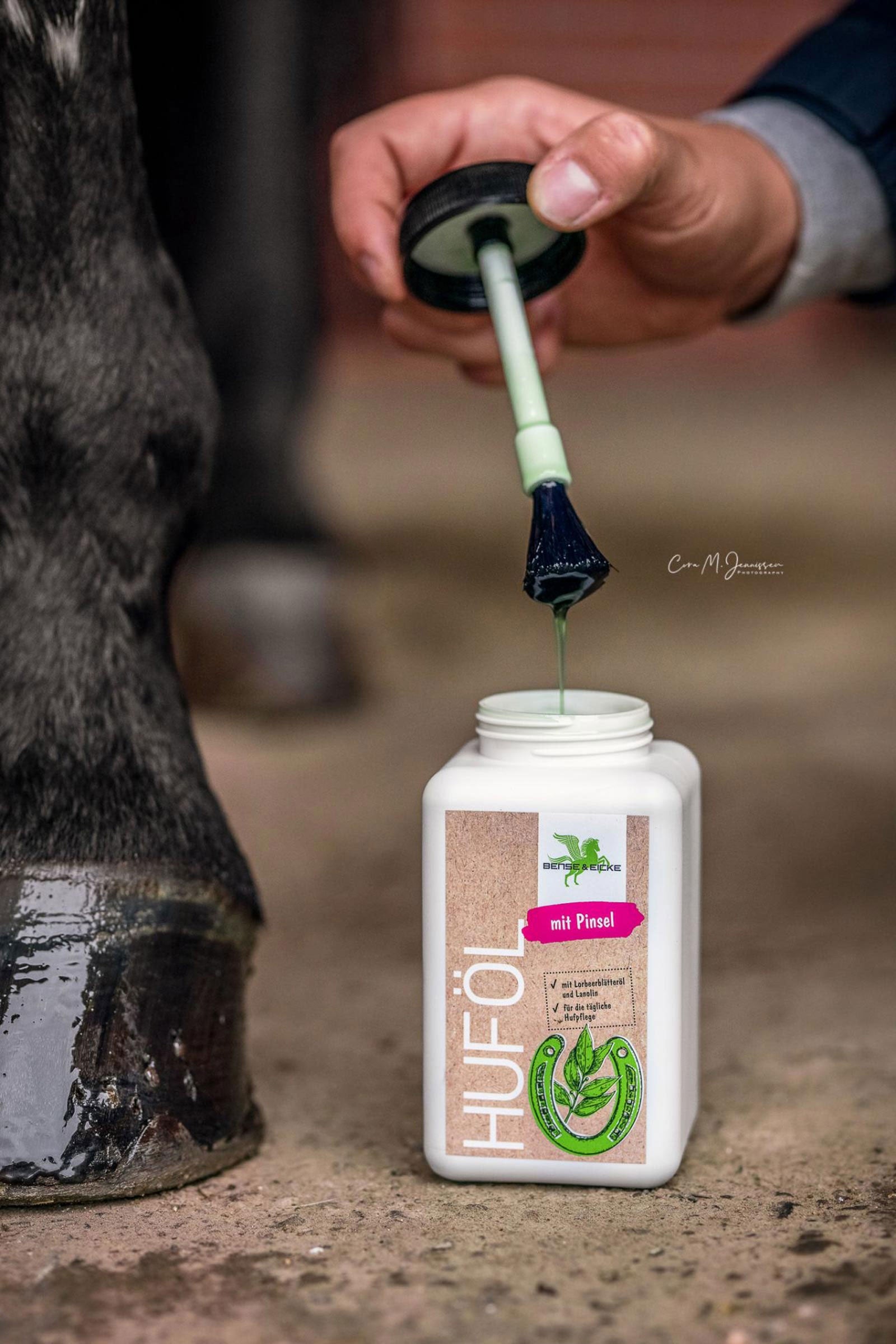 Bense & Eicke Hoof Oil With Brush, 500 ml Horse Health Care