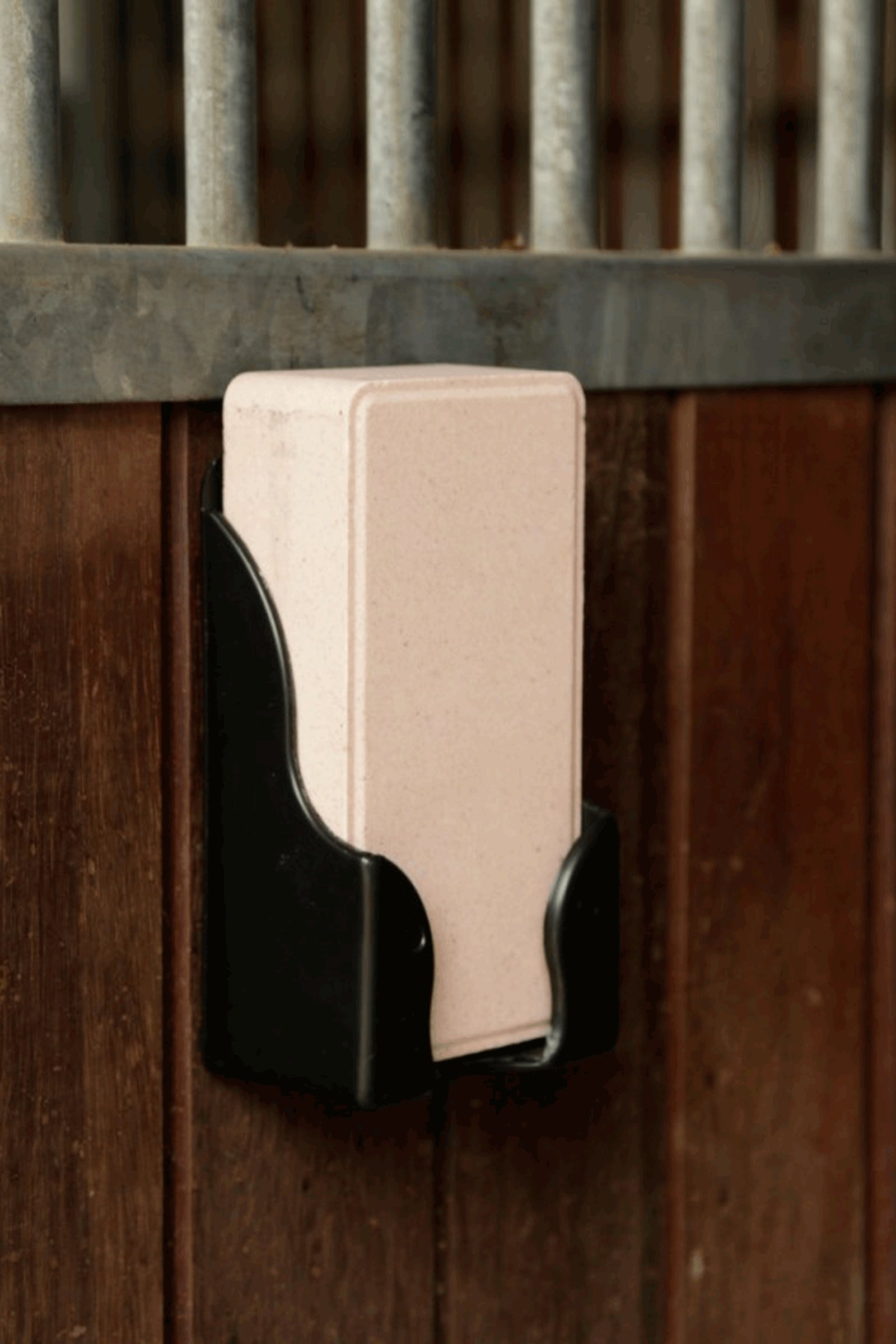 Kerbl Lick Holder For Rectangular Licks Horse Feed & Nutrition