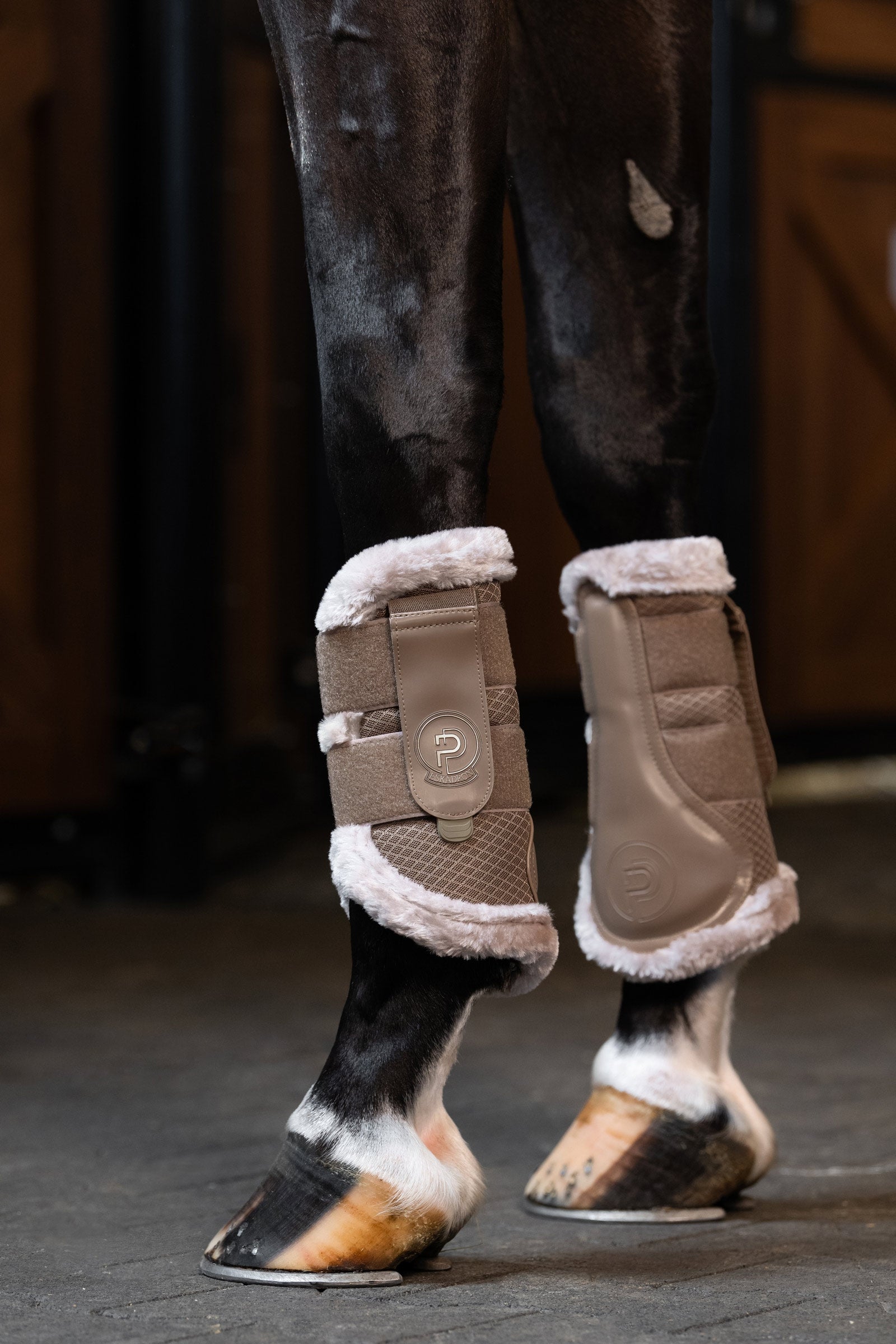 Eskadron Platinum 25 Mesh Faux Fur Tendon Boots Leg & Hoof Protection