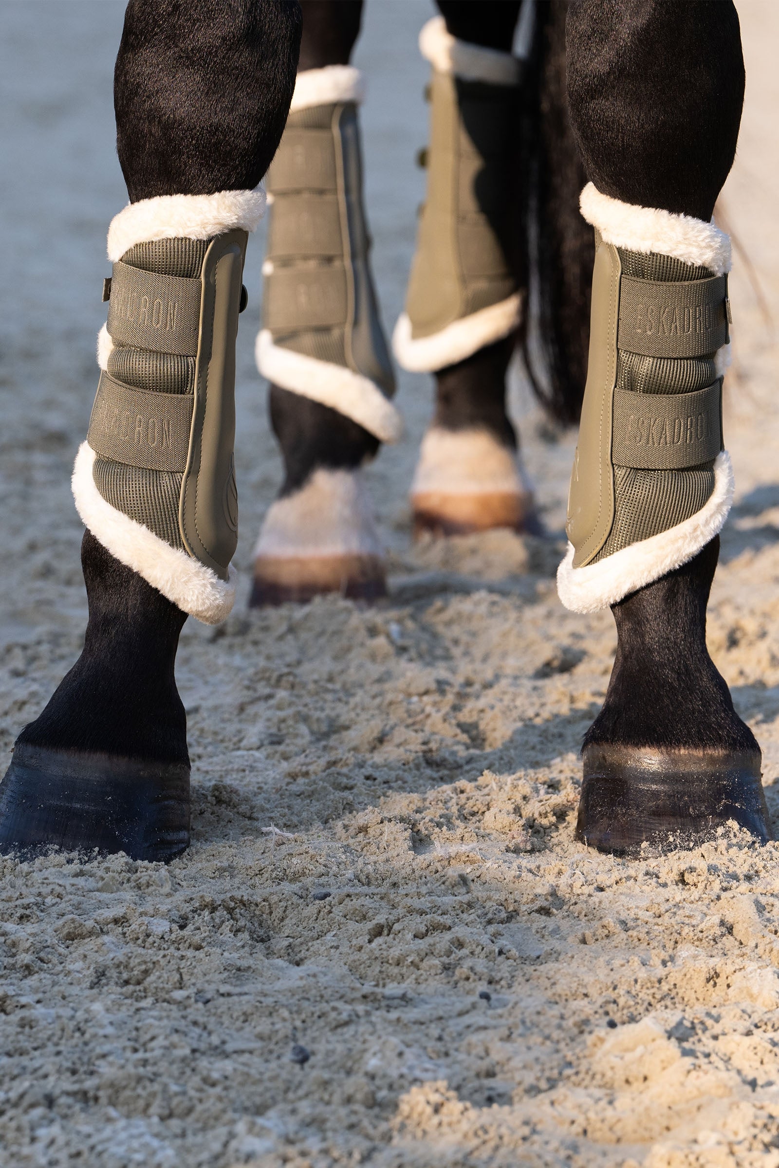 Eskadron Classic Sports SS25 Mesh Fauxfur Tendon Boots Leg & Hoof Protection